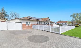 3 Dubois Ave, Amityville, NY 11701