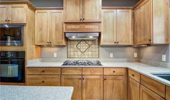 907 Sandalwood Dr, Altoona, WI 54720