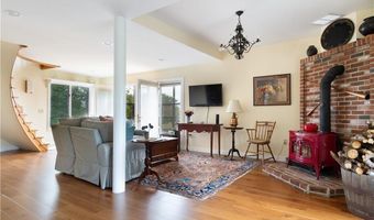 1501 Beacon Hill Rd, Block Island, RI 02807