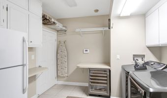 1415 W Hawthorne St, Arlington Heights, IL 60005