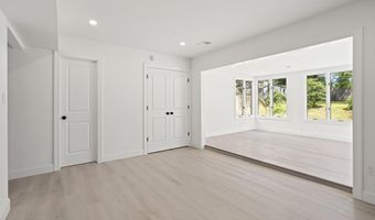 13 Grouse Dr, Bayville, NJ 08721