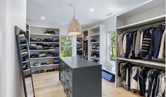 13 Sunswyck Rd, Darien, CT 06820