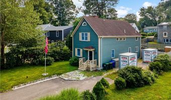 33 Wapping Dr, Bristol, RI 02809