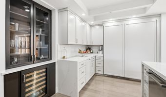 1300 CRYSTAL Dr 606S, Arlington, VA 22202