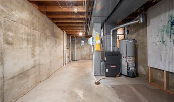 2561 Hidden Meadow Ln, Ballwin, MO 63021