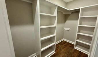 105 Orchard Cir, Adel, GA 31620