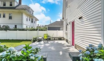 15 Wollaston St, Cranston, RI 02910