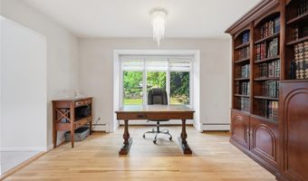 3 Larissa Ct, Airmont, NY 10952