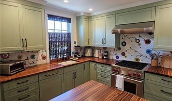209 Coggeshall Ave, Newport, RI 02840