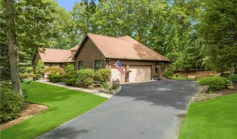 10 Oak Hill Dr, Lincoln, RI 02865