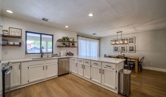 808 Park Crest Dr, Bullhead City, AZ 86429