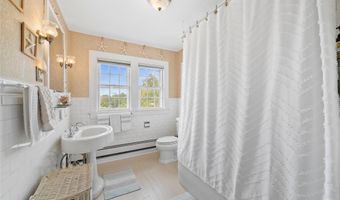260 Ocean Ave, Amityville, NY 11701