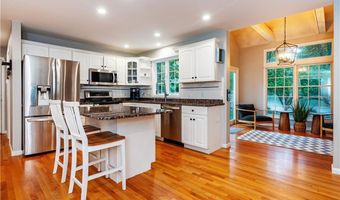 7 Wickham Rd, North Kingstown, RI 02852
