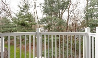 362 Village Pointe Dr, Akron, OH 44313