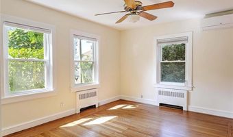 10 Roosevelt Ave, Lincoln, RI 02865