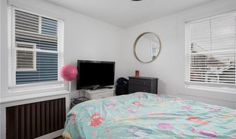 23 Holland St 2, Newport, RI 02840