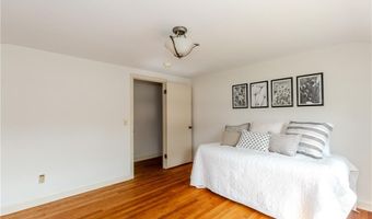 22 Whitewood Dr, Cranston, RI 02920
