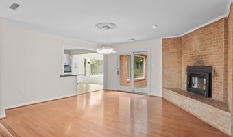 4100 DOWNING St, Annandale, VA 22003