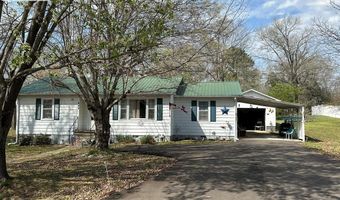 449 OAK St, Big Sandy, TN 38221