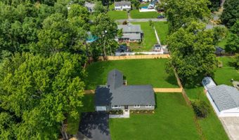 11 W Park Ave, Belford, NJ 07718