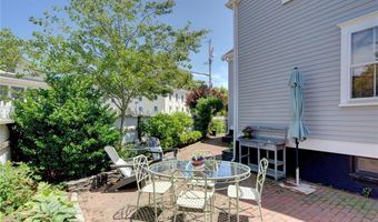 8 Sanford St, Newport, RI 02840