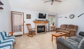 120 Hillside Dr, Baldwin City, KS 66006