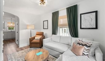 61 School St 2R, Lincoln, RI 02802