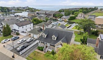 34 Meadow Ln, Amityville, NY 11701