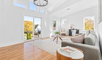 91 Houston Ave, Newport, RI 02840