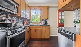 983 Roseland Rd, Alliance, OH 44601