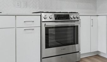 701 N HENRY St 206, Alexandria, VA 22314