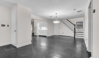 19 CENTER St, Barnegat, NJ 08005