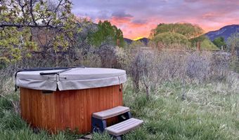 71 Calle Martinez, Arroyo Seco, NM 87514