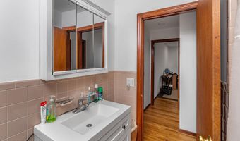 9 Campagna Dr, Albany, NY 12205