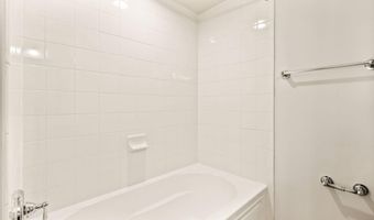 4089 S FOUR MILE RUN Dr 201, Arlington, VA 22204