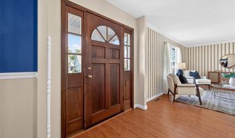 618 Running Creek Dr, Ballwin, MO 63021