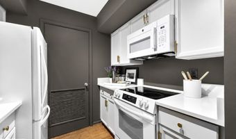 2584- B S ARLINGTON MILL Dr 2, Arlington, VA 22206