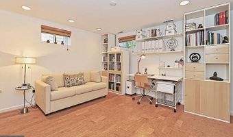 21 E OAK St E, Alexandria, VA 22301