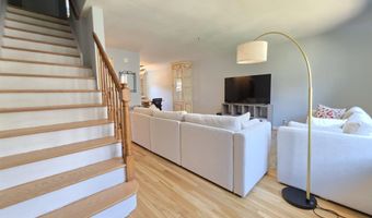 9 ELNA Ct, Bayonne, NJ 07002