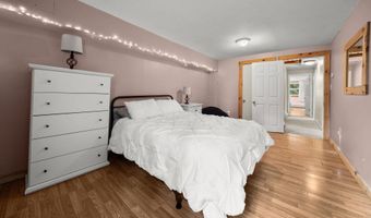 543 Long Shores Dr, Barrington, NH 03825