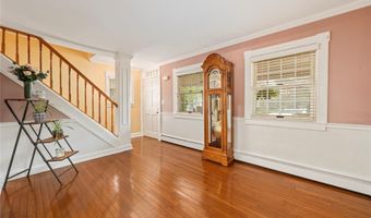 4 Coles Ave, Amityville, NY 11701