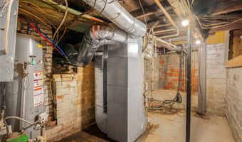 217 N 6th St, Adel, IA 50003