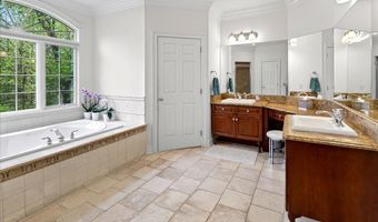 3 RAYMOND Ln, Belle Mead, NJ 08502