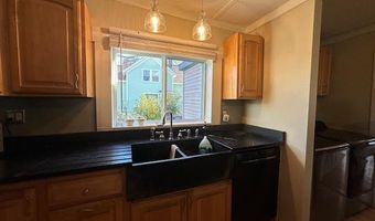 68 Park St, Belfast, ME 04915