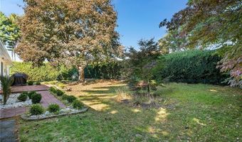31 Conifer Dr, North Providence, RI 02904