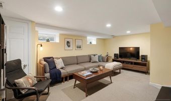 2 Lloyd Pl, Belleville, NJ 07109