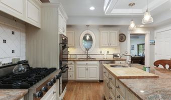 121 Center Ave, Atlantic Highlands, NJ 07716
