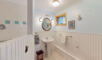 29 Carol St, Danbury, CT 06810