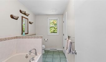 14 Deer Run Dr, Coventry, RI 02816