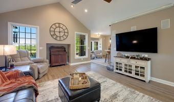 5120 Country Hills Dr, Aurora, IN 47001